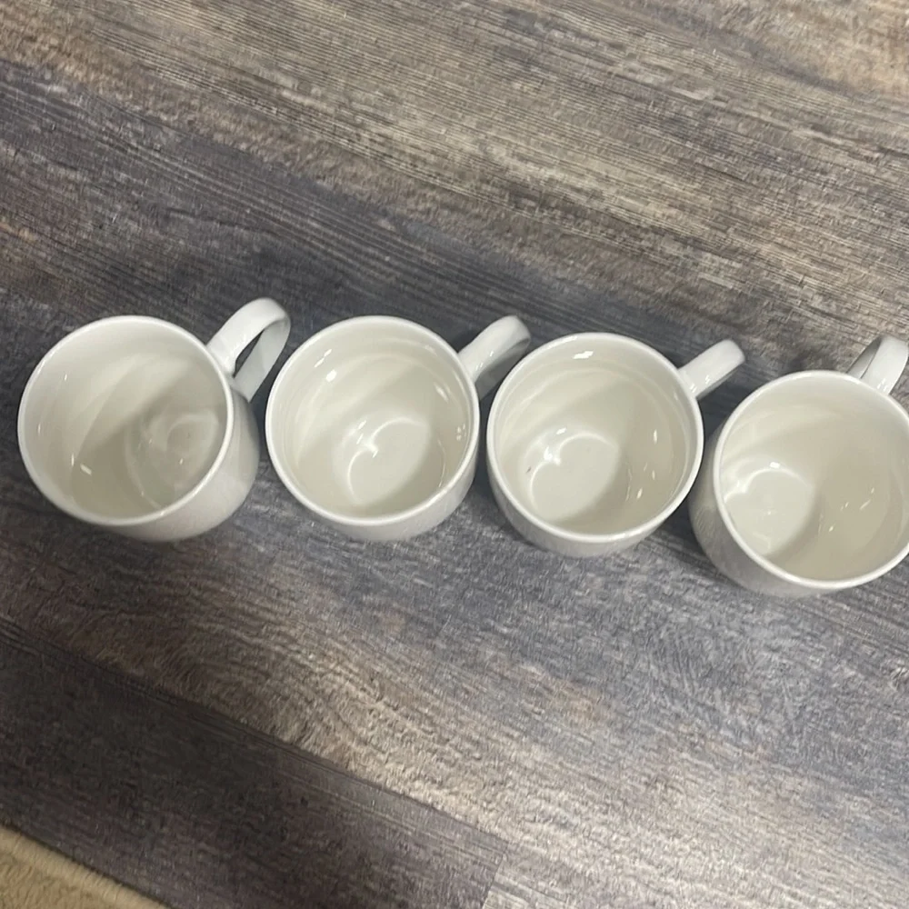 4 porcelain mugs